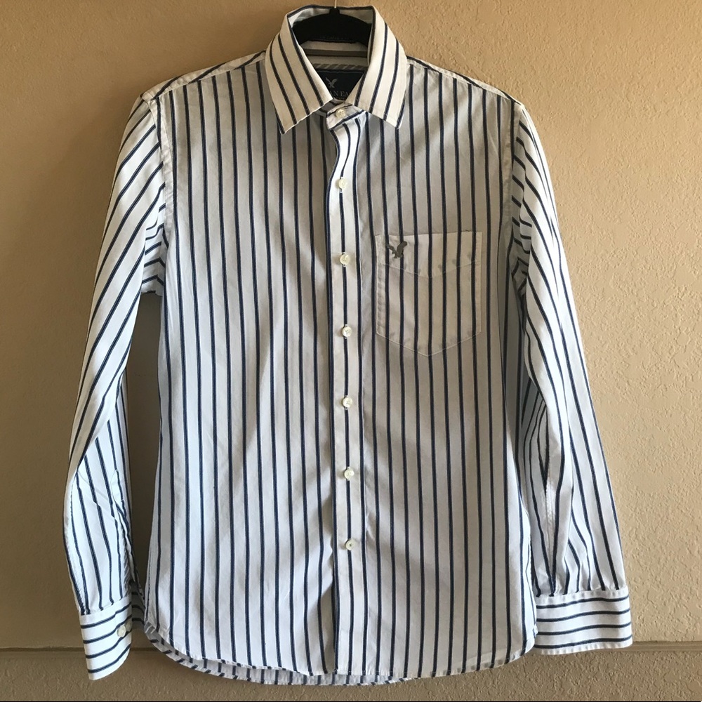 AMERICAN EAGLE Blue White Stripe Button Do…